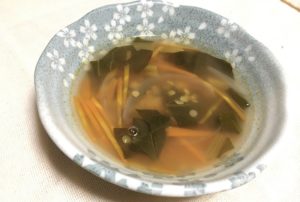 皮なしレンズ豆のトマトスープ