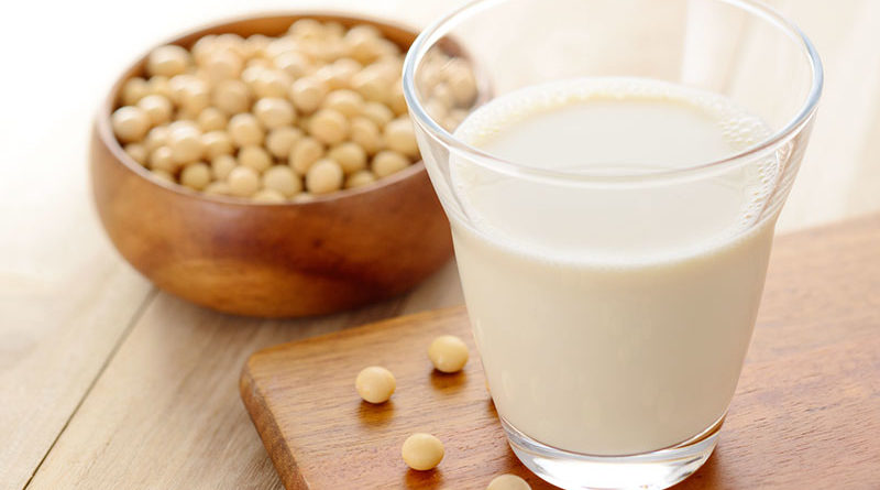 植物性ミルクはカルシウムや栄養たっぷり！牛乳との比較と種類や作り方 | VEGAN子育て