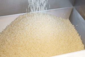 白米は賞味期限7日。食べる前に精米を。