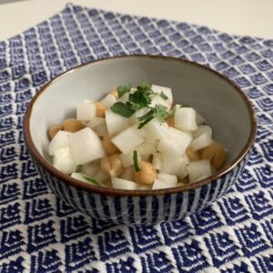 大根、新玉ねぎとひよこ豆のサラダ